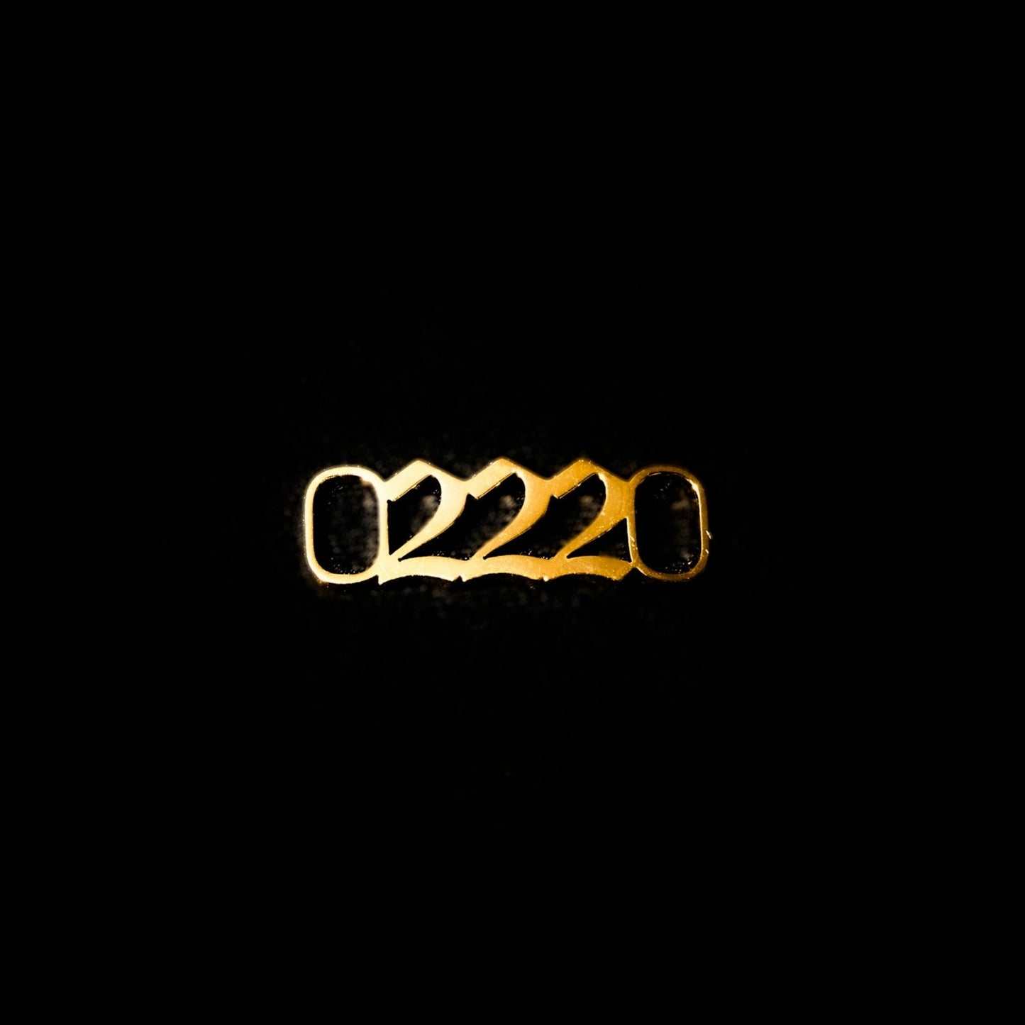 222 Shoe Tag Style Old English Gold