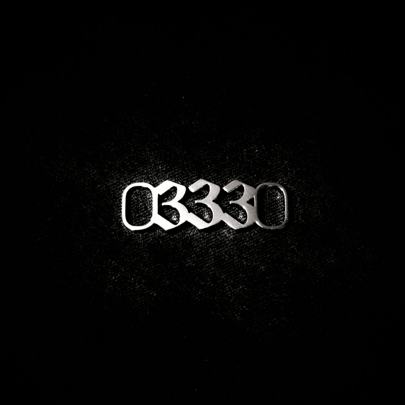 333 Shoe Tag Style Old English Silver