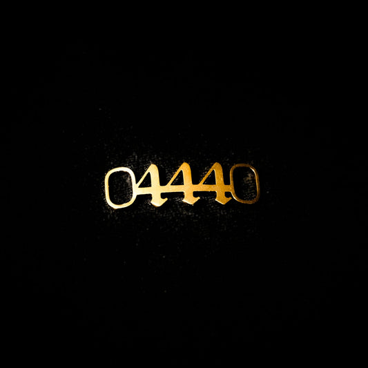 444 Shoe Tag Style Old English Gold