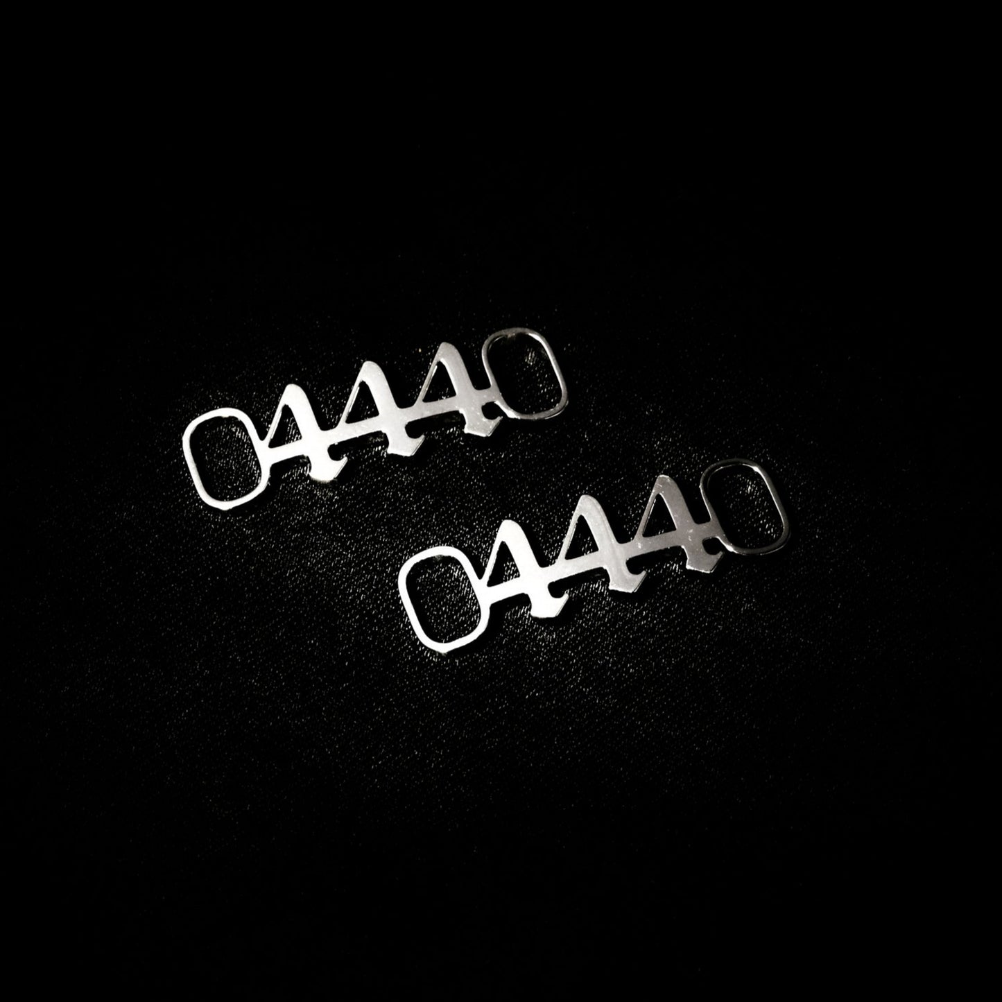 444 Shoe Tag Style Old English Silver