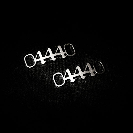444 Shoe Tag Style Old English Silver