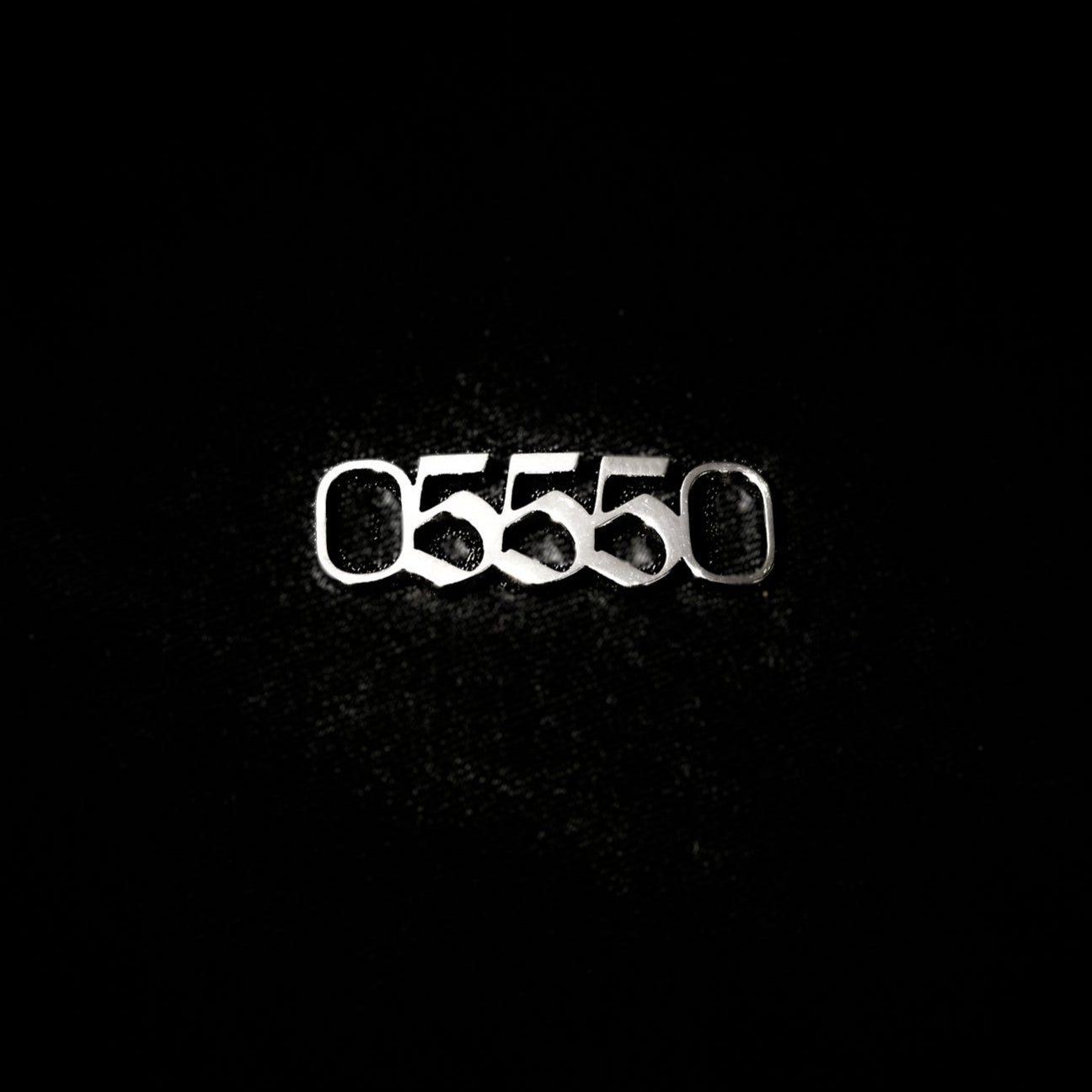 555 Shoe Tag Style Old English Silver