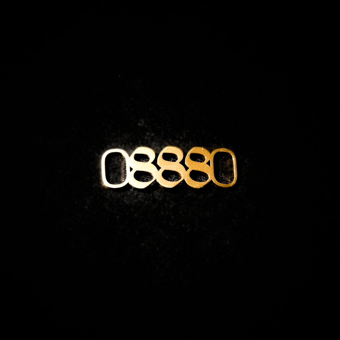 888 Shoe Tag Style Old English Gold