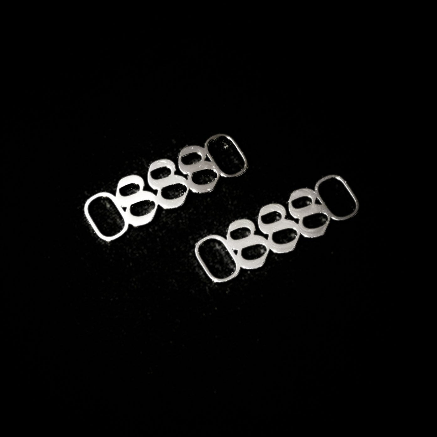 888 Shoe Tag Style Old English Silver