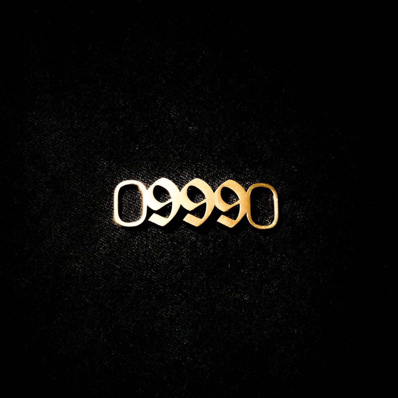 999 Shoe Tag Style Old English Gold